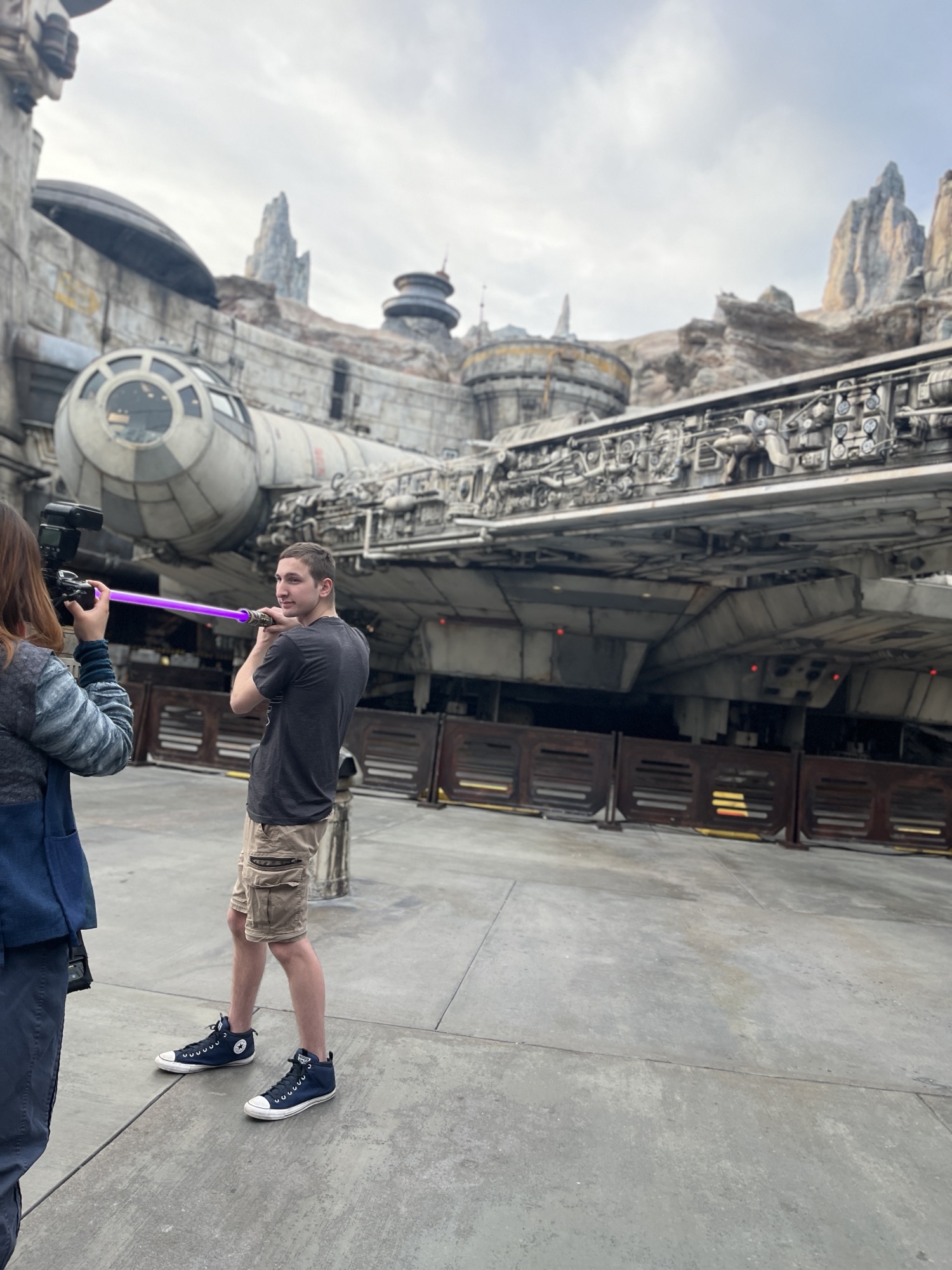 Senior Photos at Disneyland: A Galaxy’s Edge PhotoPass&nbsp;Experience