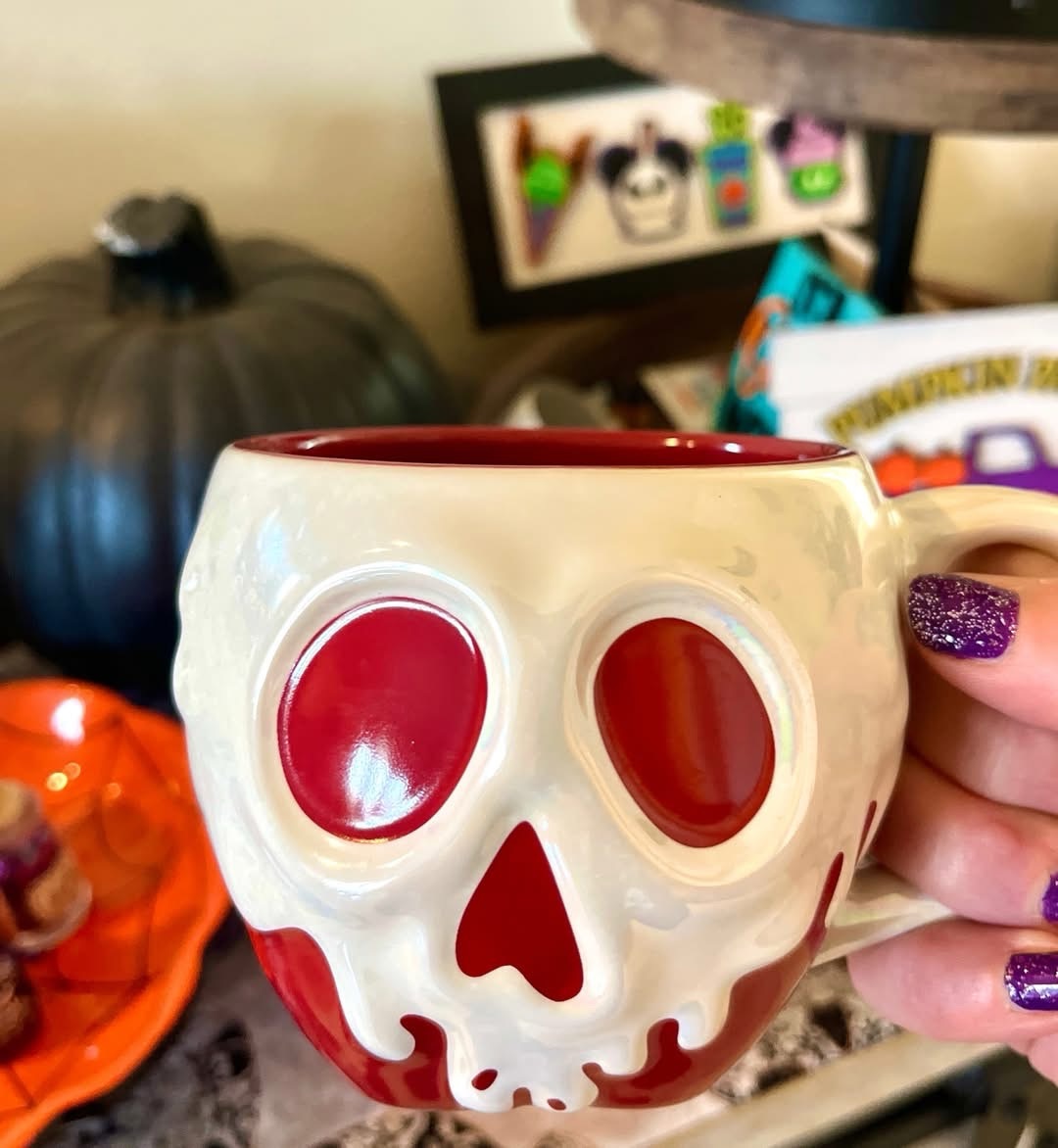 Starting my day with a Snow White kind of cozy ☕🍎 Starting my day with a Snow White kind of cozy ☕🍎